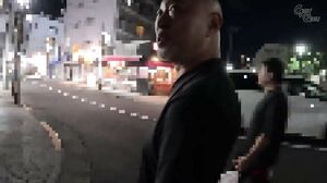 MVG-119 A beautiful bar waitress opens her anus! Her first anal fuck while drunk! She suddenly has three holes and orgasms after drinking heavily!