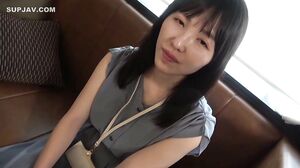 The overflowing pheromones keep inviting men ♡ A quick creampie sex video with an astonishing busty web designer in the daytime!