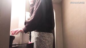 【POV】【Creampie】【Oral ejaculation】I got hold of a weak spot of a married woman who works in the clothing department of a certain major shopping mall, so I took the opportunity to POV film it.