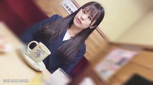 A petite, fair-skinned young wife living in a high-rise apartment. She had no money in the bank on the day of her repayment, so she asked her friend for help in repayment, but he didn't show up at the appointed time. She apologized and filmed a video of h