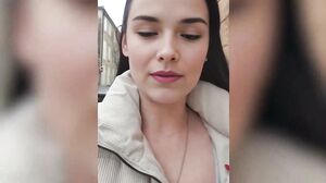 JacquieEtMichelTV – Clara, 25 years old, florist in Bordeaux