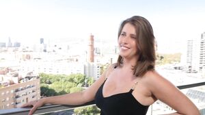 JacquieEtMichelTV – Lyne, 30 years old, life coach!