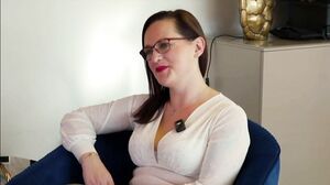 An intense casting for Mia, 33 years old, from Caen!