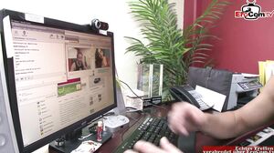 EroCom - Curvy cam girl fucks with a user infront of the cam and gets a facial