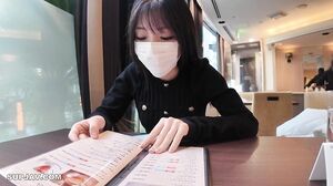 First shoot * 20 years old / 147cm / 38kg Beauty student "I'm coming!! Do more!!♡" A 29-year-old trading company employee's thick cock pounding her abs and sexy body. We'll cum together