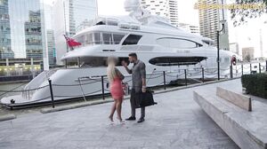 CatchingGoldDigger - Hot British PAWG Gets all Excited when she Sees a Million Dollars to Fuck a Stranger she just Met