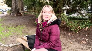 Kelly, 30 years old, medical secretary in Lyon!