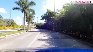 Julia Reaves - Milf sucks a huge cock inside the car to a cumshot