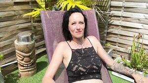 JacquieEtMichelTV – Emilie And Pam, Emilie 30 Is Less Shy Than She Thinks