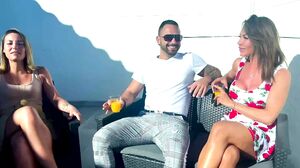 JacquieEtMichelTV – Vittoria and Pam, two naughty girls who get along wonderfully!