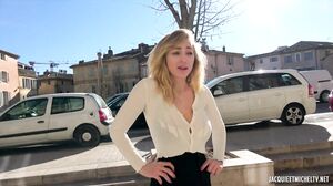 Elisa, 26, Ultra Sexy Real Estate Agent!