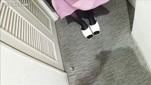 A married woman who felt that she had reached her limit in her frugal lifestyle due to her dream of a home loan decided to put her body on the line for her family, but her face showed that she didn't really want to, so she decided to put her body on the l