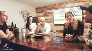 Saylervixen, Marsfoxxxvip - Hubby Finds Wife In 4some