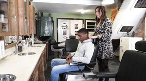 MeidenVanHolland – Daphne Laat Sex In De Barbershop
