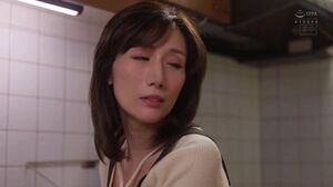 HMN-693 My aunt ran away from home because her husband had an affair and started hanging out at my house... I was turned on by her J-cup breasts and lonely expression, and I creampied her over and over again for a week. JULIA