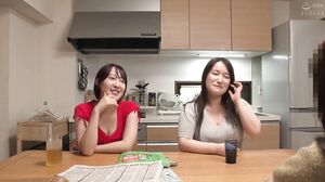 HUNTC-238 Two sex-crazed divorced aunts in their 30s lock onto my dick! They flowers me without asking any questions, hiding from my mother! The two aunts who came back to their parents' house are sexually frustrated every day