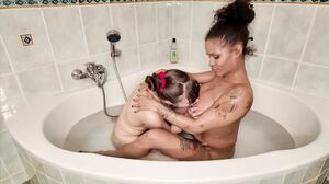 JacquieEtMichelTV - Luna Rival And AJ An Intense Story