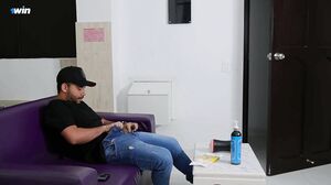 Jenifer Play - Mi Mejor Amiga Me Ayudó a Correrme Después De Atraparme MasturbÔndome Con Un Sohimi Toy Jeniferplay