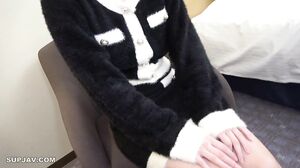 [Continuous . Nakadashi. SSS Class Woman. I’m going to show you a new video. She is a very sensitive and pleasured girl! I’m a girl who loves to play. /The most sensitive and pleasure is overwhelmed and distorted. /The expression and voice of Minami is to