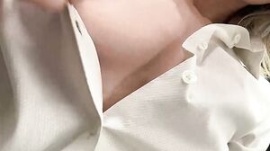 sweetlady masturbates in the fitting room