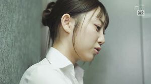 SONE-680 I'm on a business trip with a cute but cheeky coworker who hates me, and I miss the last train, so I end up sharing a room with her. When I wake up in the morning, she's acting like a little sister and wants my dick... Rika Natsuzora