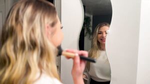 Sienna  Adds A Pinch Of Spice - Jacquie Et Michel TV