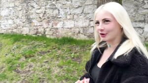 JacquieEtMichelTV – The return of Anaïs, 22, is even more naughty!