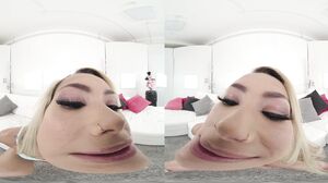 Veronica Leal - Splashing energy in HD