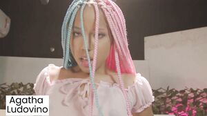 Leenda Fun é realmente uma jovem muito hardcore, ela ficou com medo mas viu como era divertido ter seu cuzinho arrombado