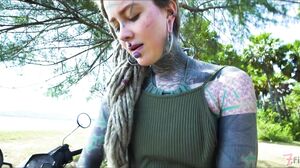 Z-Filmz - Anuskatzz Fucks Herself Outdoors