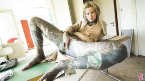 Z-Filmz - Anuskatzz And Lily Lu Pisses On A Desk