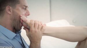 Aiden Ashley - Hot Blonde MILF Gets Fucked