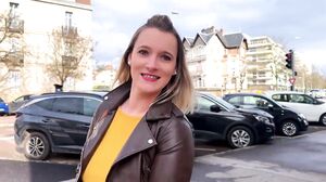 JacquieEtMichelTV – Kelly, 30, confirms her attraction to hard sex!