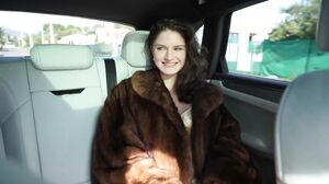 JacquieEtMichelTV – Francesca, 30 years old, translator speaking four languages