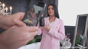 Asandra Dewy - Photographer and A Model in HD