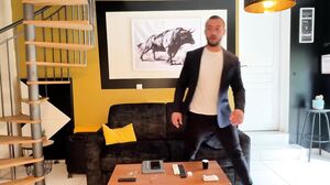 JacquieEtMichelTV – Cat, In Mini Plays It Quits