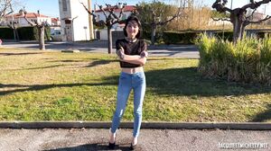 Crystal soigne sa frustration anale...