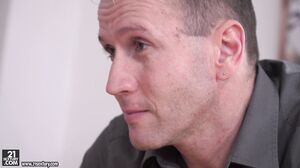 Lara Onyx - Office Double-Shift