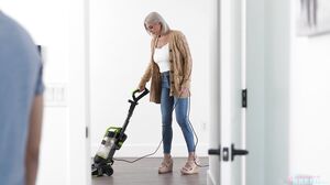 MomWantsToBreed - Addison James Making A Move On My Stepmom