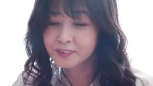 OFKU-234 My mom is hitting on my friend... but I can't let her go - Megumi Suzuki