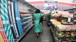 AmWednesday - chains in shop