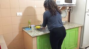 Latin Queen - Mi vecina casada me visita casi todos los días y siempre terminamos así