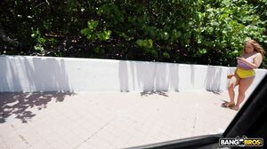 Zoey Uso, Rocket Powers - Curvy Zoey Gets On The Bus