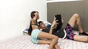 Andrea1010 - Hermanastra llega a mi habitacion para pedirme que la folle duro