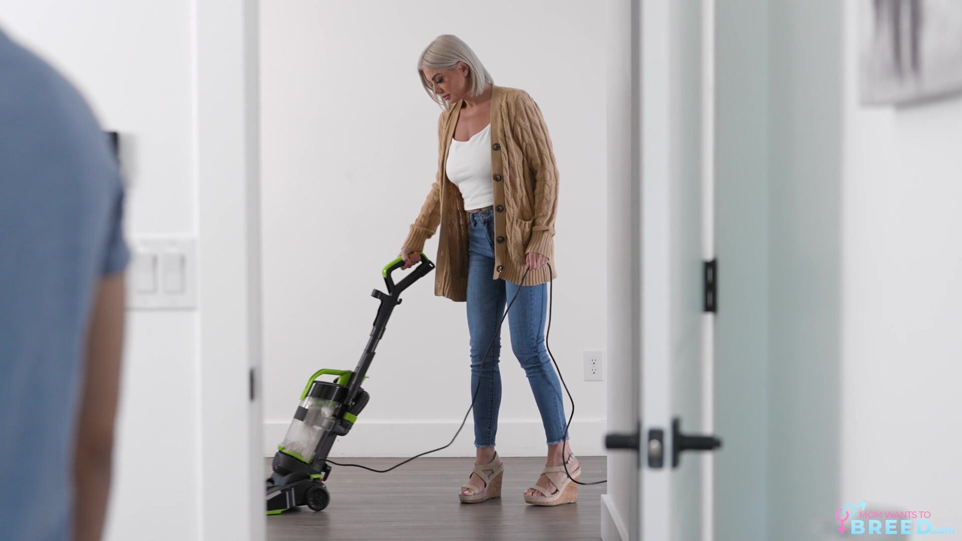 MomWantsToBreed - Addison James - Making A Move On My Stepmom