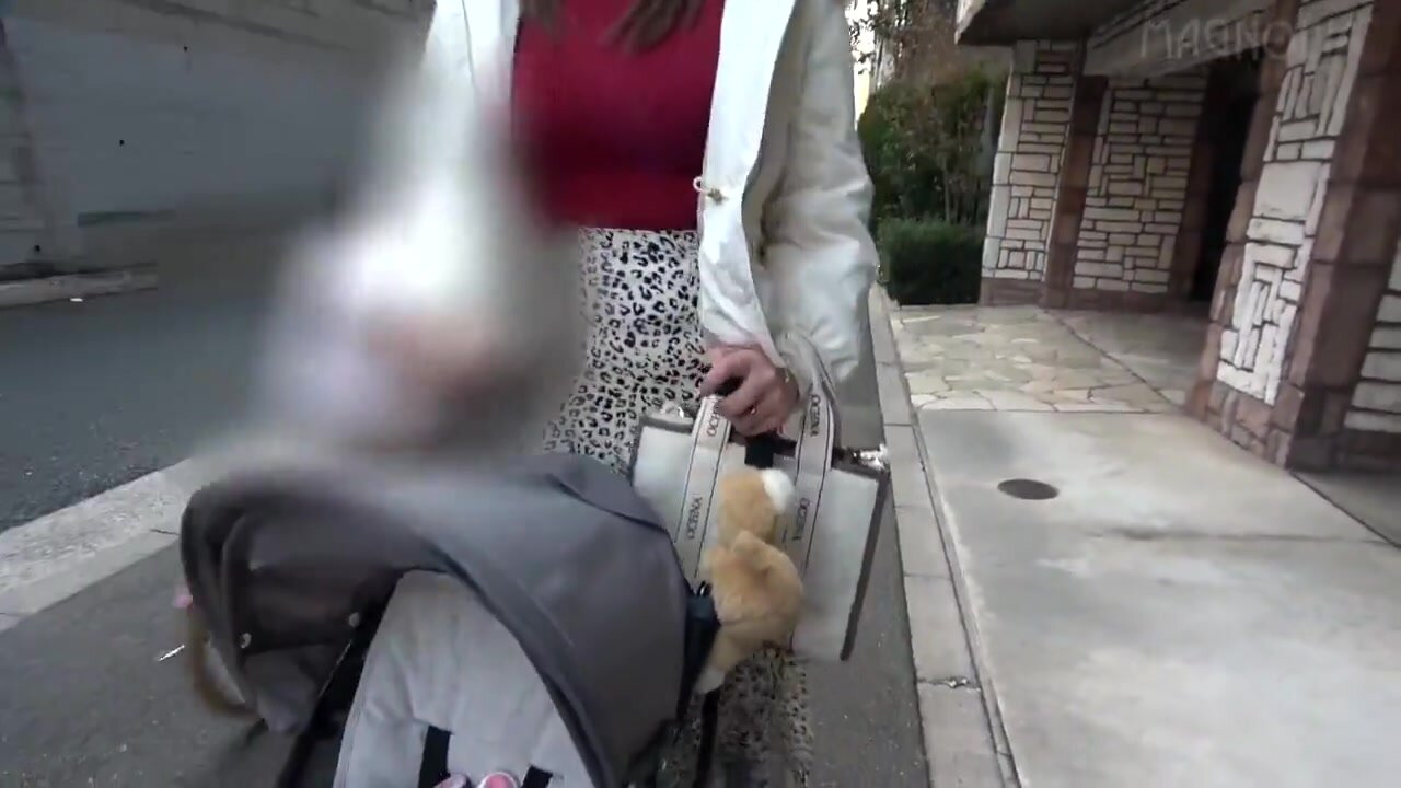 MGNL-115 "What happens when a busty mom experiences a massage that boosts her sensitivity?!" A glamorous mom is made to squirt with a climax-boosting massage! → And when a big dick is inserted, she can't stop squirting... A huge load of thick semen is inj