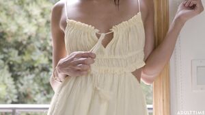 Alexis Tae - Up Close