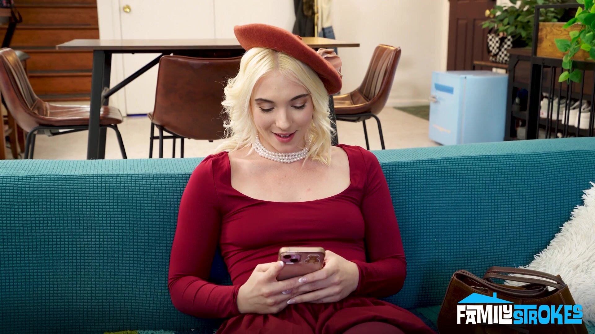 Amber Maddie - Sneaky Sex My Dick In a Box Prank Got Me Laid!