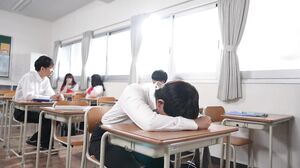 HMN-732 The honor student who helped me had her uniform stolen by the delinquents in the class and was flowers to live a naked school life where she could be creampied at any time, and I got a boner. Suzunoie Rin