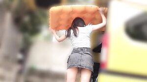 HRSM-114 Targeted Bikini Beauty… Her defenseless body, changing clothes in the ocean parking lot, is peeped at and taken while still in her swimsuit…